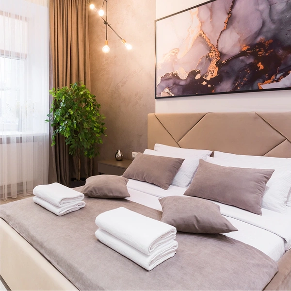  Business Sector Hotels&airbnb